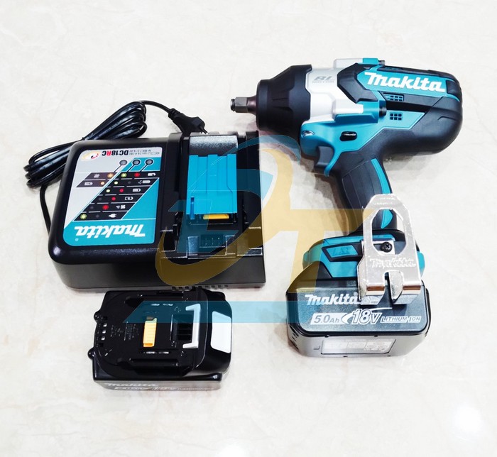 Máy siết bu lông dùng pin 18V Makita DTW1002RTJ (Kèm 2 pin 5Ah + 1 Sạc)