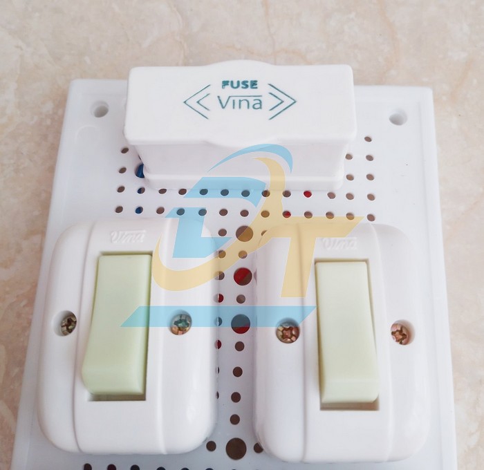 Bảng điện nổi 2 công tắc, 1 cầu chì, 1 ổ cắm VINA TL-2 TL-2 VietNam | Giá rẻ nhất - Công Ty TNHH Thương Mại Dịch Vụ Đạt Tâm