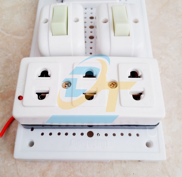 Bảng điện nổi 2 công tắc, 1 cầu chì, 1 ổ cắm VINA TL-2 TL-2 VietNam | Giá rẻ nhất - Công Ty TNHH Thương Mại Dịch Vụ Đạt Tâm