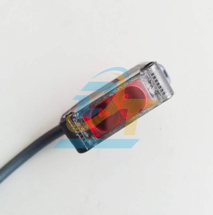 Cảm biến quang Omron E3Z-D81 2M E3Z-D8 Omron | Giá rẻ nhất - Công Ty TNHH Thương Mại Dịch Vụ Đạt Tâm