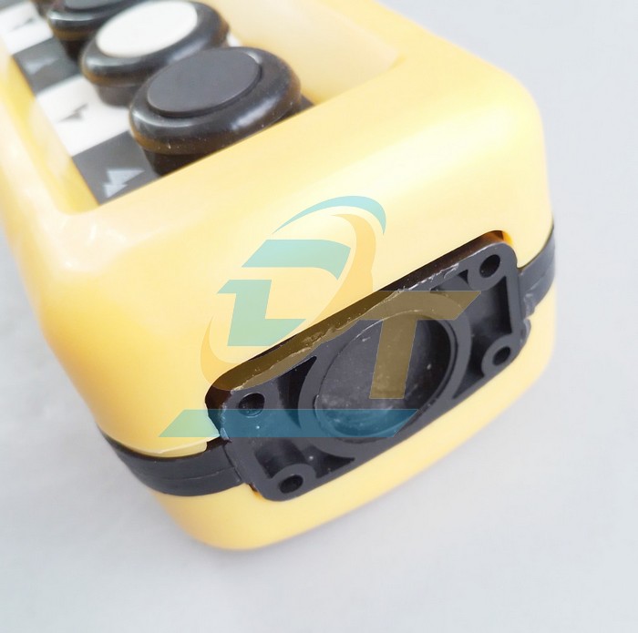 Tay điều khiển cầu trục XAC-6913  China | Giá rẻ nhất - Công Ty TNHH Thương Mại Dịch Vụ Đạt Tâm