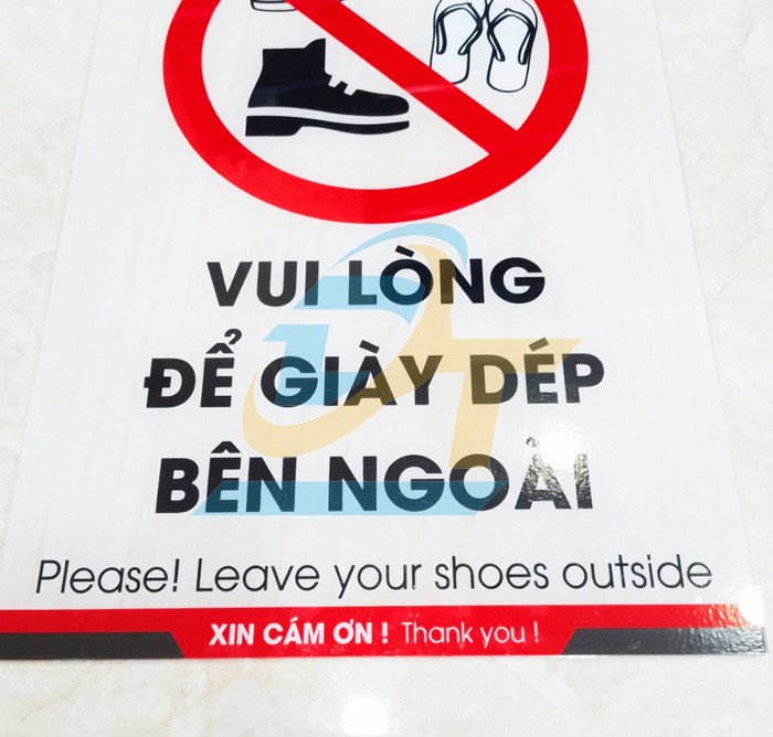Biển báo mica "VUI LÒNG ĐỂ GIÀY DÉP BÊN NGOÀI" 20x30cm  VietNam | Giá rẻ nhất - Công Ty TNHH Thương Mại Dịch Vụ Đạt Tâm