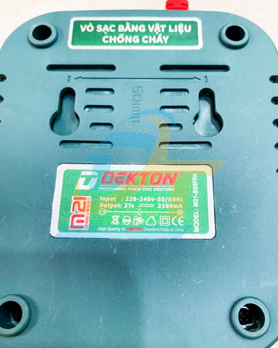 Sạc pin 21V 2.5A Dekton M21-S25FPA  DEKTON | Giá rẻ nhất - Công Ty TNHH Thương Mại Dịch Vụ Đạt Tâm