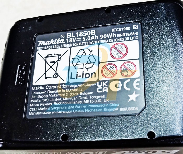 Máy tỉa hành rào dùng pin 180V Makita DUH606RT (Kèm 1 Pin 5.0Ah + 1 Sạc)  Makita | Giá rẻ nhất - Công Ty TNHH Thương Mại Dịch Vụ Đạt Tâm